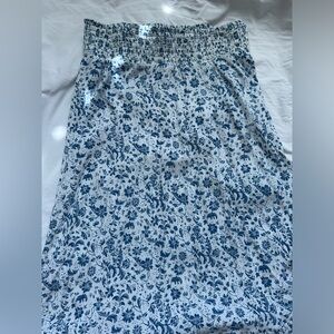 Urban outfitters like new condition Blue and white floral maxi skirt size small